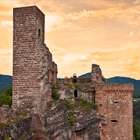 Hochzeitsfotografie - Brautpaar auf Burg