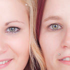 Großaufnahme - Foto von zwei Gesichtern